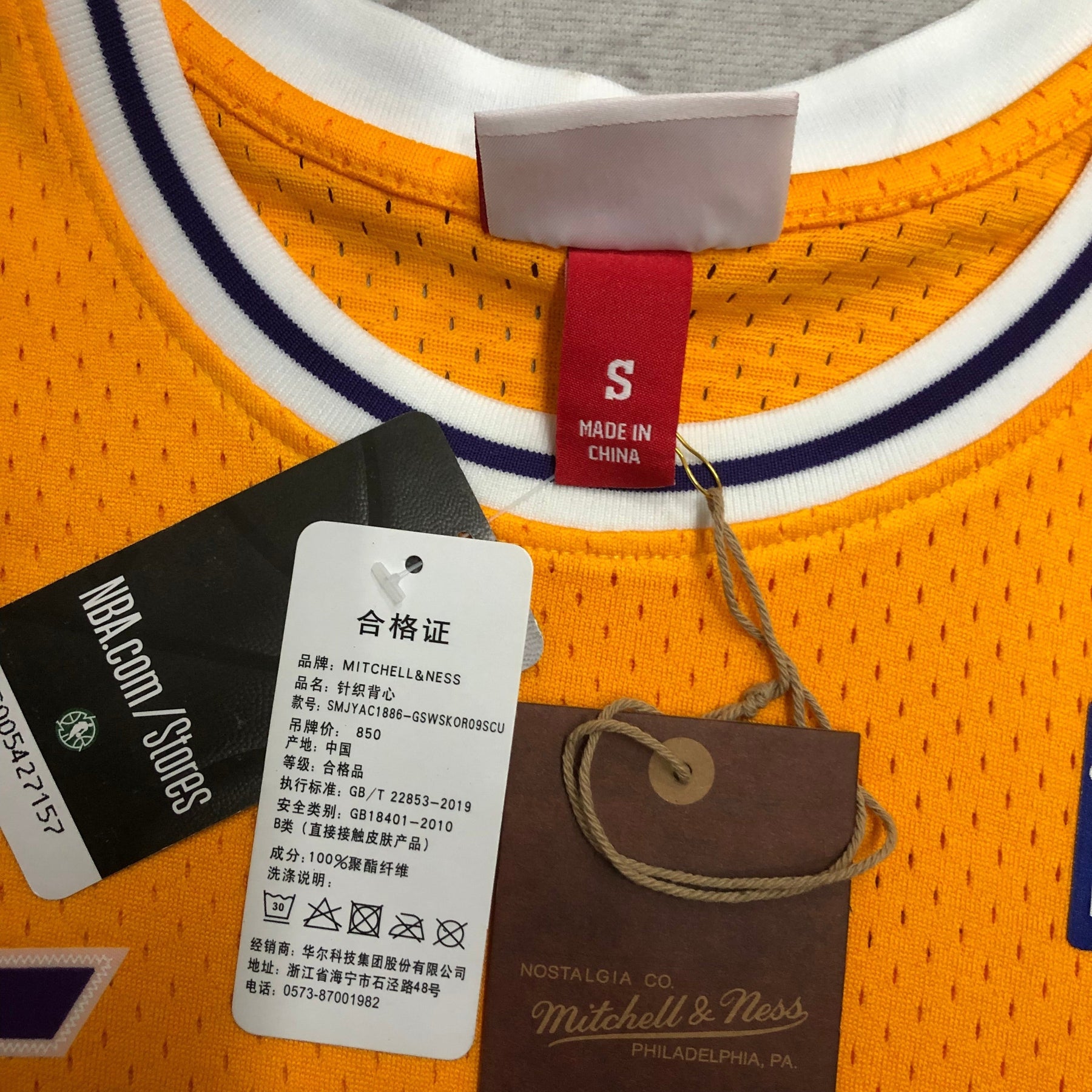 Regata Mitchell & Ness Los Angeles Lakers 1984-1985 Amarela
