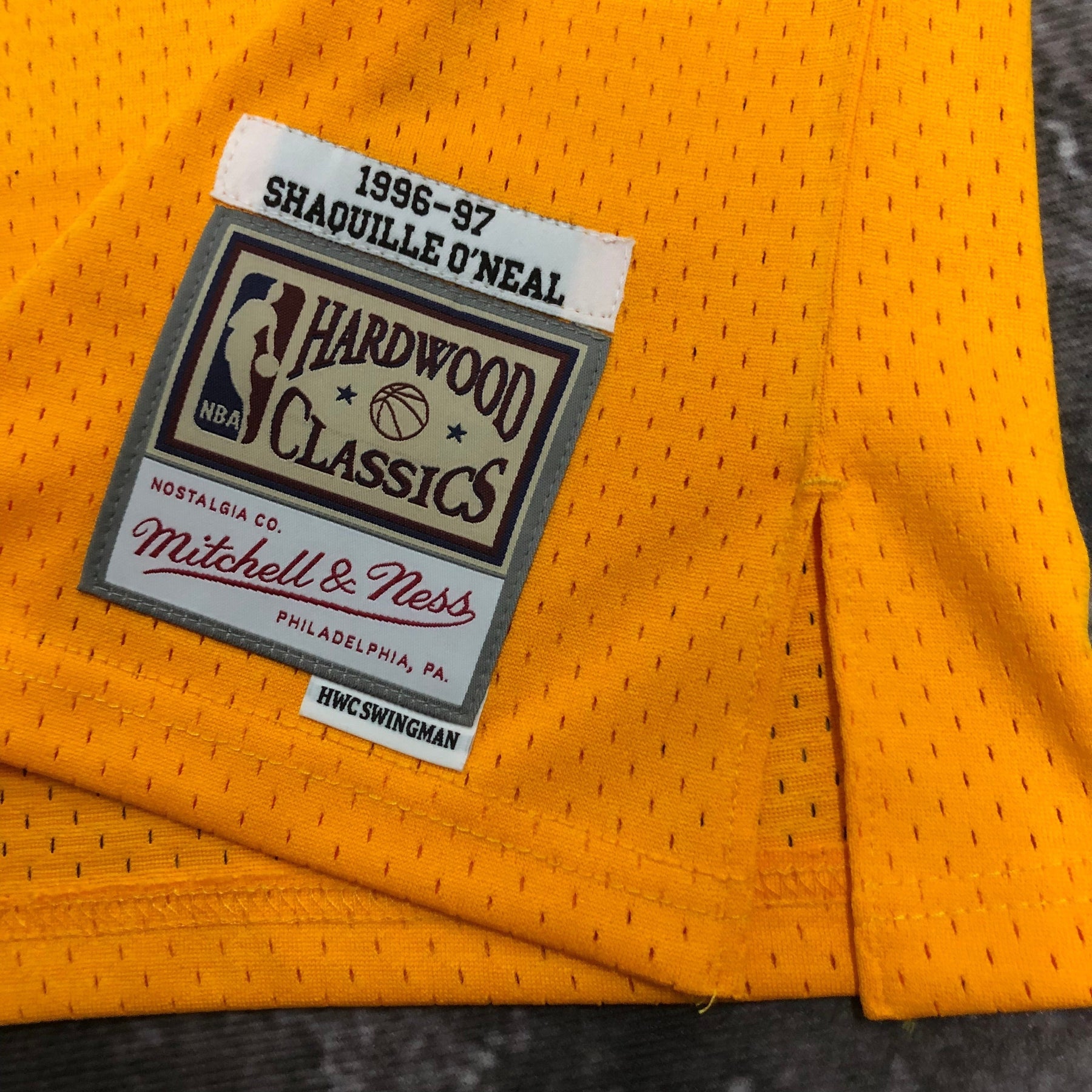 Regata Mitchell & Ness Los Angeles Lakers 1984-1985 Amarela